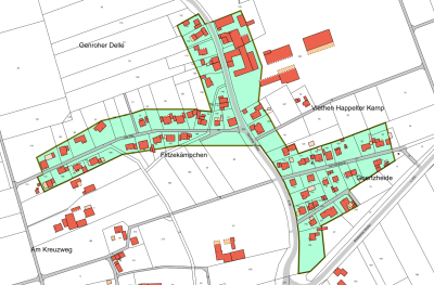 Kartenauszug mit Parzellen und deren Nummern in schwarz, mittig grünmarkierter und schwarz umrahmter Bereich, sonst weiß mit Gebäuden als rot-braune Formen, Straßen hellgrau hinterlegt und schwarz beschriftet "Am Flitz", "Genroher Straße", "K20", "Boisheimer Straße" Gebiet oben recht in schwarzer Beschriftung "Genroher Delle", mittig "Flitzekämpchen", unten links "Am Kreuzweg", unten rechts "Goertz Heide" und oben rechts "Viethen Happelter Kamp"