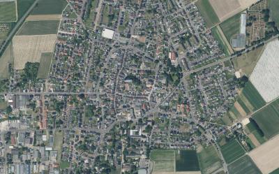 Satellit Aufnahme des Ortsteiles Bracht von oben mit Ansicht auf Dächer von Gebäuden, Straßen und grüne Felder 