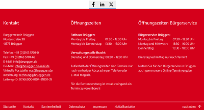 Oben weißer Balken, mittig graue Quadrate, links kleines schwarzes f, mittig Schwarzes „in“, rechts schwarzer X, darunter rotes Rechteck mit drei Spalten von Informationen in weißer Schrift, links "Kontakt", darunter Adresse, Telefon, E-Mail und weitere Kontaktdaten, mittig "Öffnungszeiten" vom Rathaus Brüggen, Verwaltungsstelle Bracht, rechts "Öffnungszeiten Bürgerservice" mit Hinweis auf Online-Terminvergabe, unter Spalten weiße Linie, darunter unterstrichene Links anderer Seiten, rechts „nach oben“ mit P