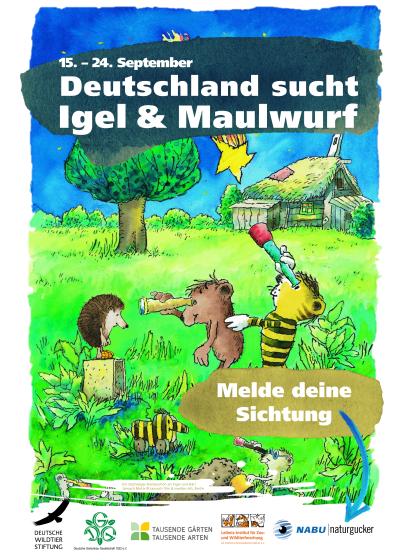 Plakat mit weißem Rand im Zeichenstil: oben blauer Himmel, im Vordergrund dunkel blaue Fläche mit weißer Schrift "15. - 24. September", "Deutschland such Igel & Maulwurf", dahinter gelbe Sternschnuppe, darunter grüne Wiese mit Baum und Haus im Hintergrund, vorne brauner Bär und schwarz-gelb Tiger mit Fernglas in Hand und Igel auf Stein, darunter schwarz-gelb Tigerente, rechts Fläche mit weißer Schrift "Melde deine Sichtung", blauer Pfeil nach unten auf Logo von NABU naturgucker, links von Logo weitere Logos
