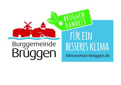 Logo Burggemeinde Brüggen rechts  mit roten Gebäuden (Torschänke, Brachter und Brüggener Mühle und Burg) in einer Reihe und darunter blauer, gewellter Streifen, darunter Schriftzug in schwarz "Burggemeinde Brüggen", rechts davon blaues Rechtseck mit weißer Aufschrift in Großbuchstaben "Für ein besseres Klima", darunter schwarzer Schriftzug "Klimaschutz-Brüggen.de“, links oben im blauem Rechteck grünes Etikett mit zwei grünen Blättern an weißem Kreis und Aufschrift in weißen Großbuchstaben "Brüggen handelt"