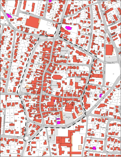 Ein Kartenausschnitt von der Innenstadt von bracht ist zu sehen. Die Gebäude sind rot gekennzeichnet und die Straßen verlaufen in grauen Linien. Eine gestrichelte schwarze Linie grenzt einen zentralen Bereich ein, der die Glasverbotszone verdeutlicht.